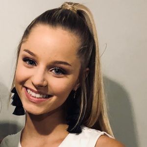 Meet your Posher, Macy